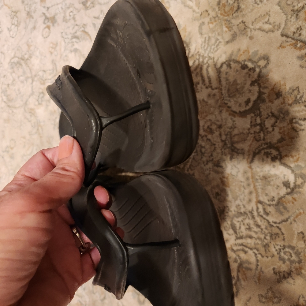 Crocs men black flip flops size 13 - Picture 6 of 6
